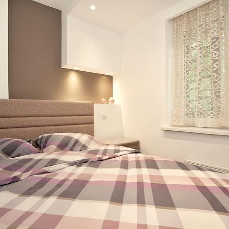 Hostgost Selected Suites - Skadarlija Square Белград Экстерьер фото