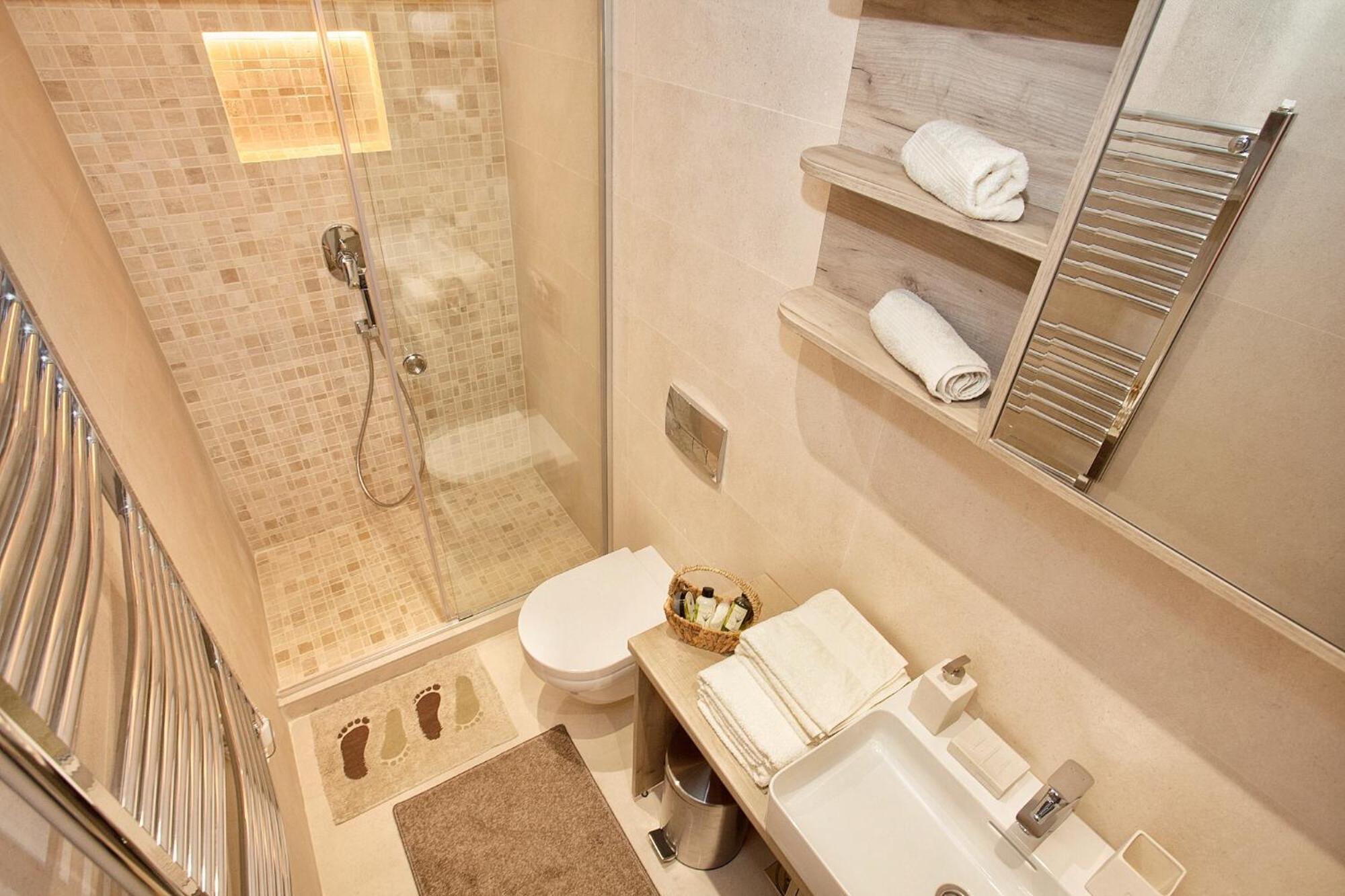 Hostgost Selected Suites - Skadarlija Square Белград Экстерьер фото