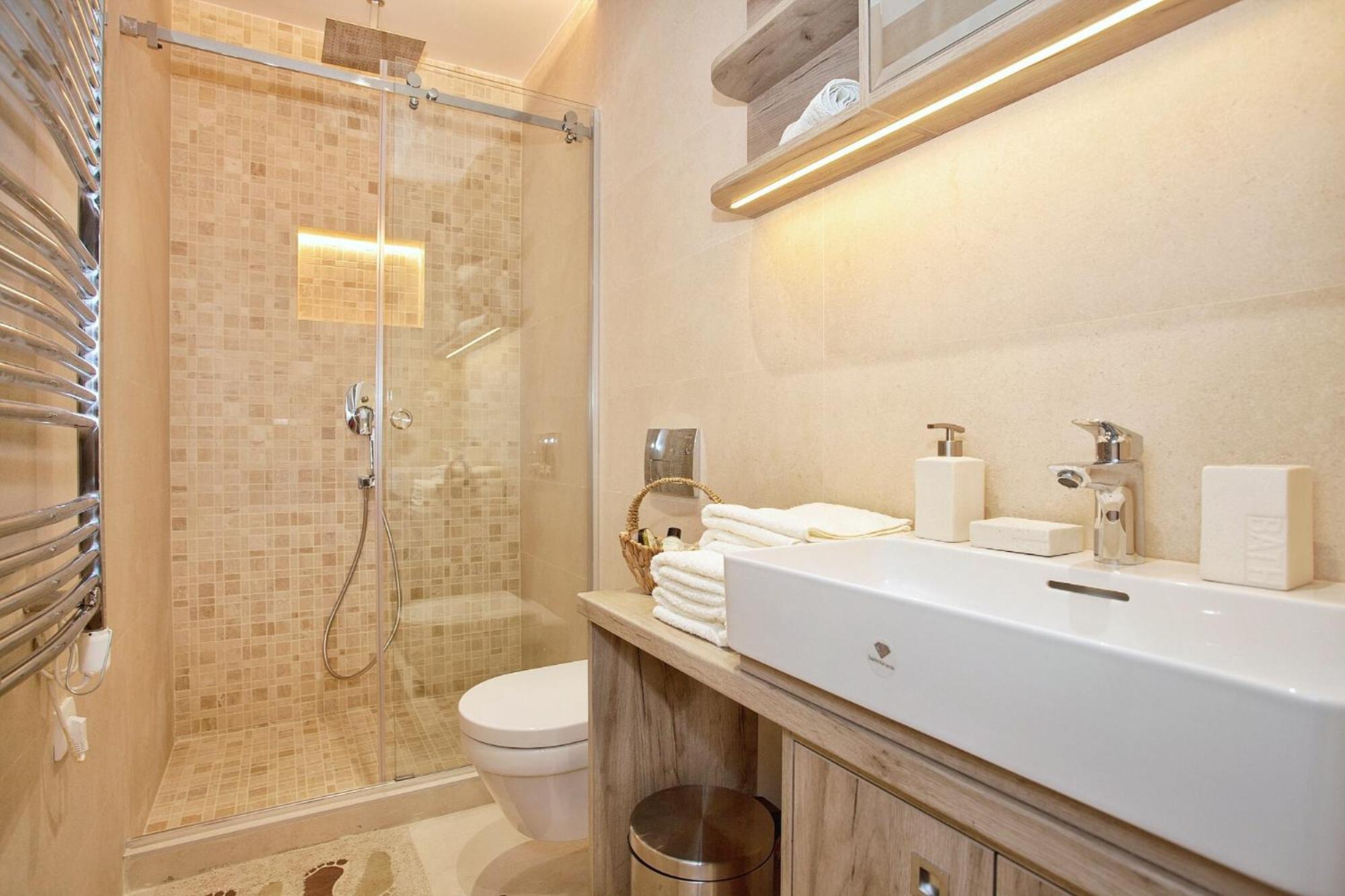 Hostgost Selected Suites - Skadarlija Square Белград Экстерьер фото