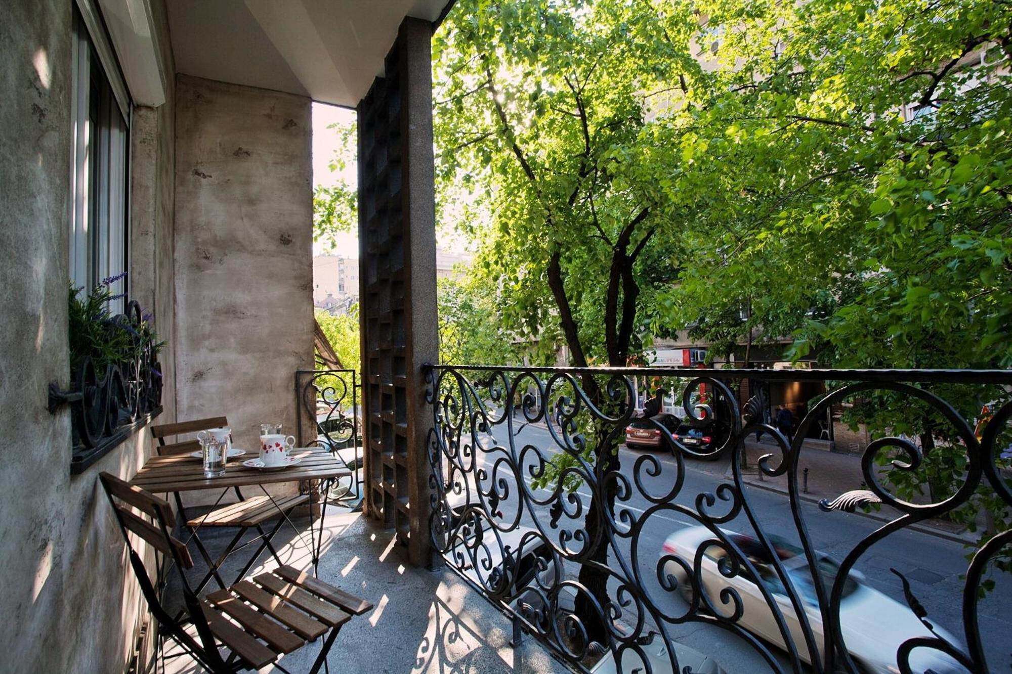 Hostgost Selected Suites - Skadarlija Square Белград Экстерьер фото